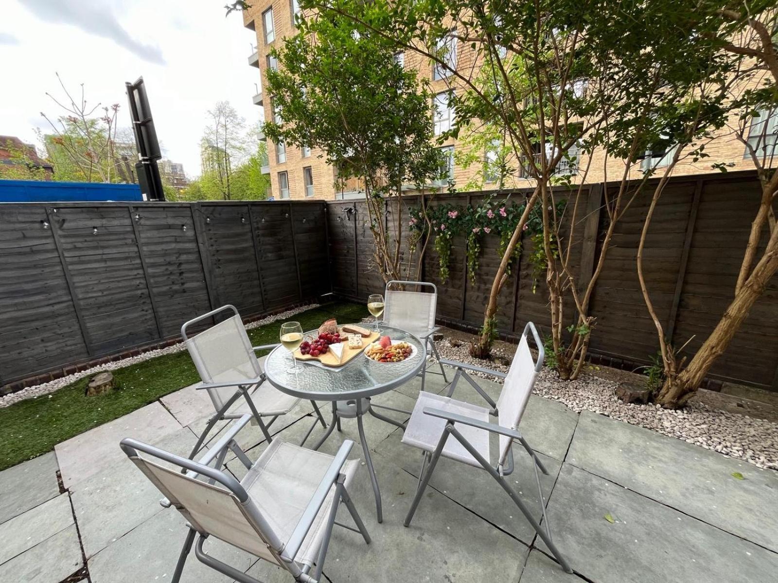 Guest In Vauxhall Guest house *